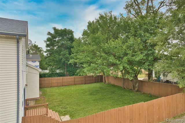 Property Photo:  1106 E Hayes Avenue  MI 48030 
