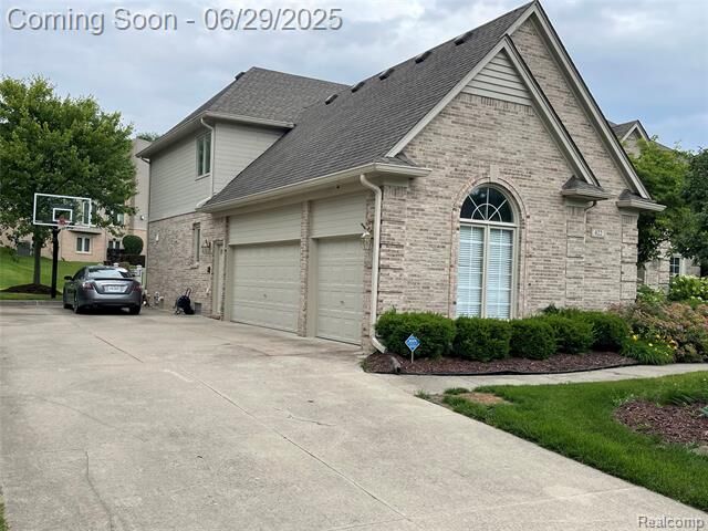Property Photo: 422 Springview Drive MI 48307