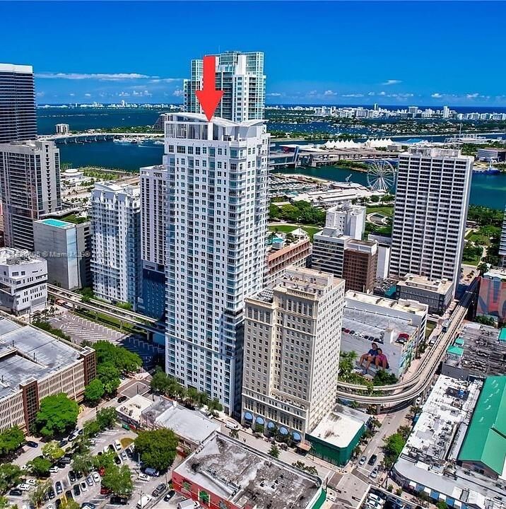 Property Photo: 133 NE 2nd Ave 2515 FL 33132