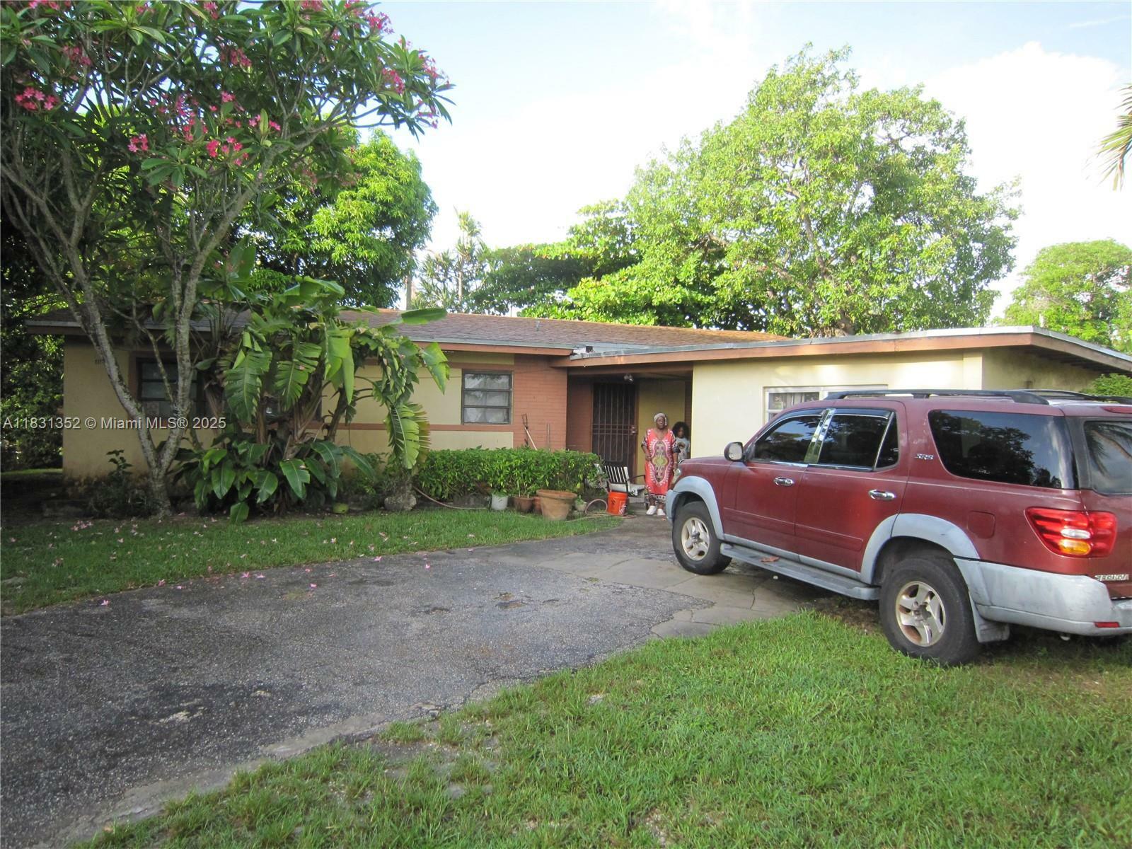 Property Photo:  1112 NE 110th St  FL 33161 
