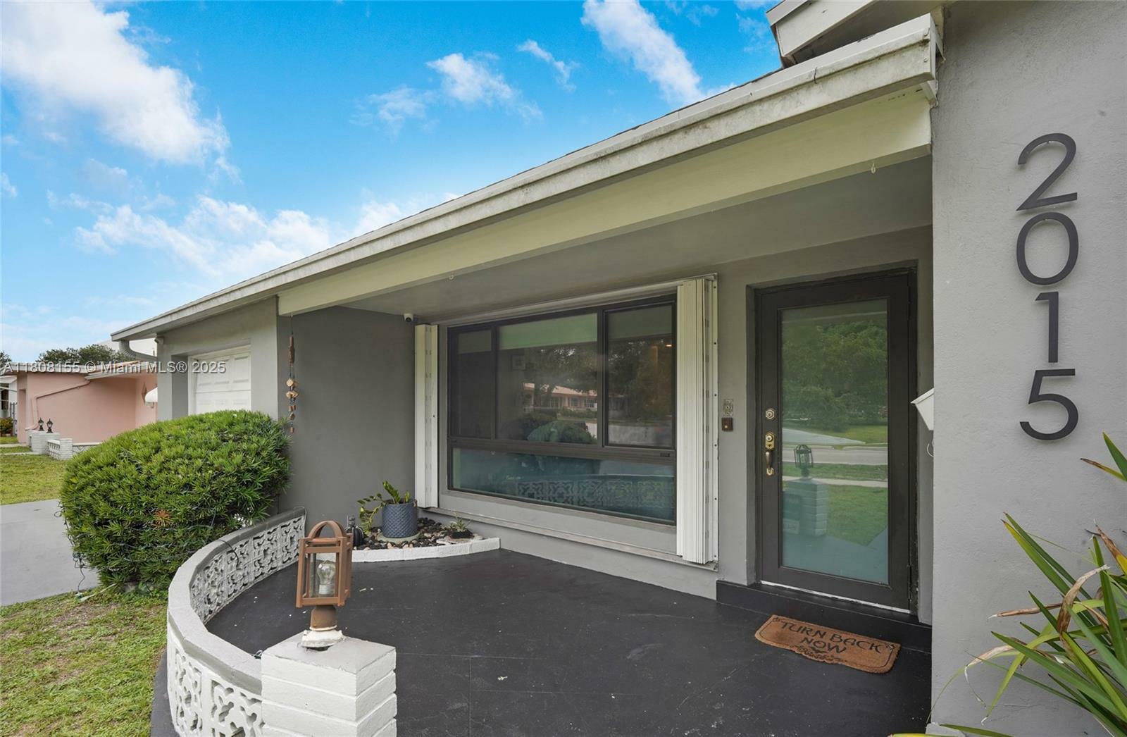 Property Photo:  2015 N Park Rd  FL 33021 