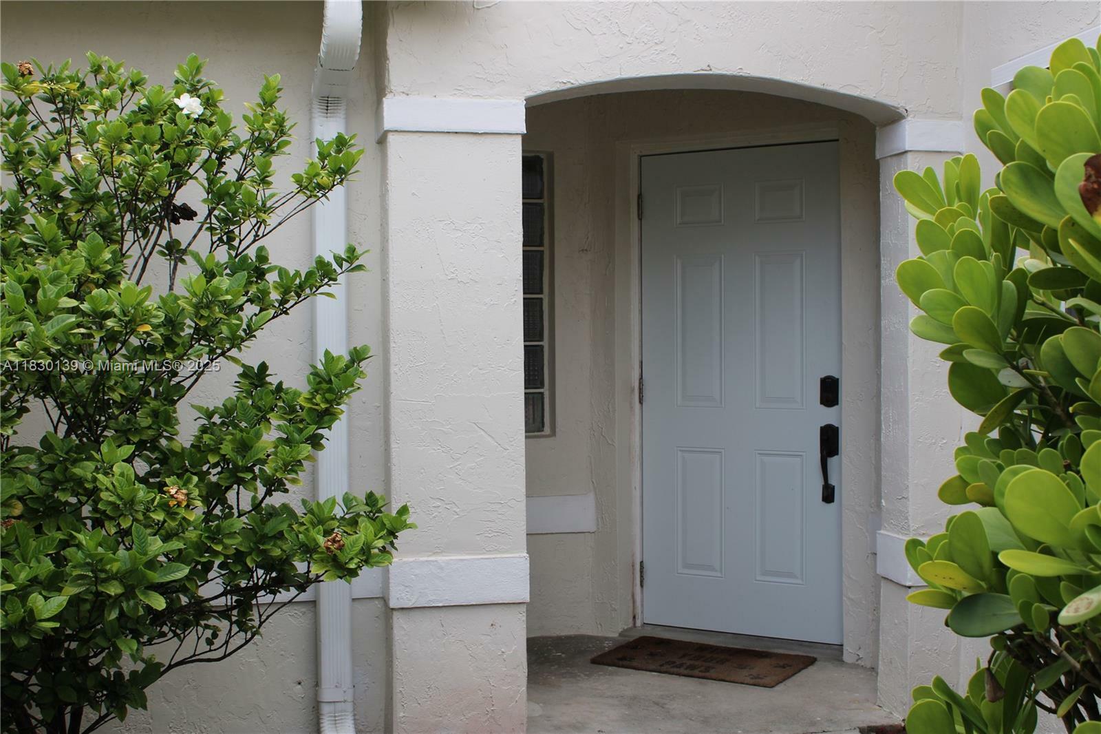 Property Photo: 936 SW 180th Ter FL 33029
