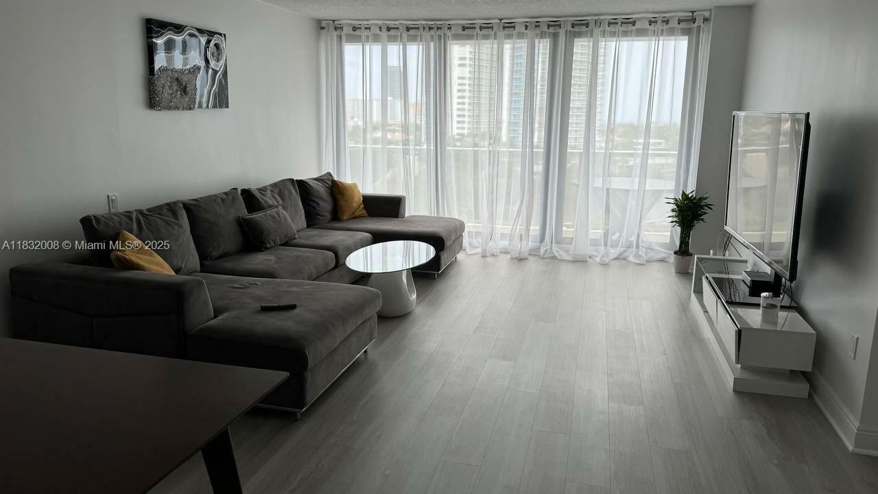 3731 Country Club 921  Aventura FL 33180 photo