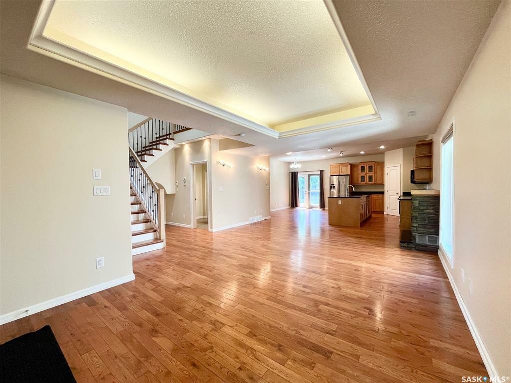 Property Photo:  211 20th Street W 4  SK S6V 4G5 
