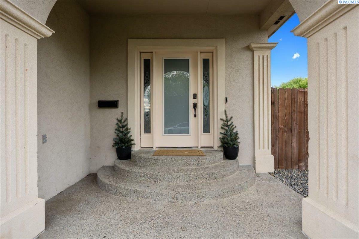 Property Photo: 823 S 5th Av WA 99301