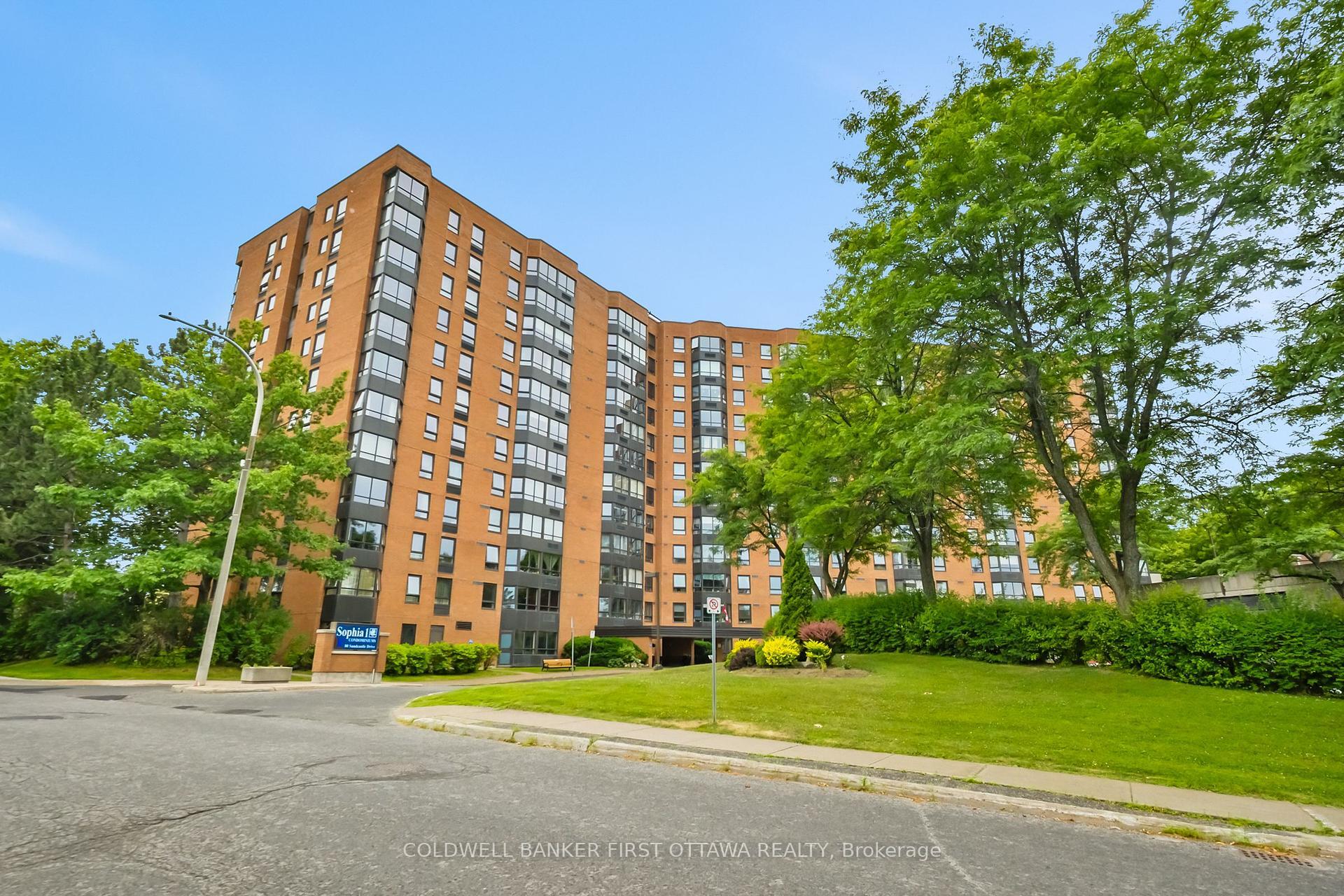 Property Photo: 80 Sandcastle Drive 412 ON K2H 9E7