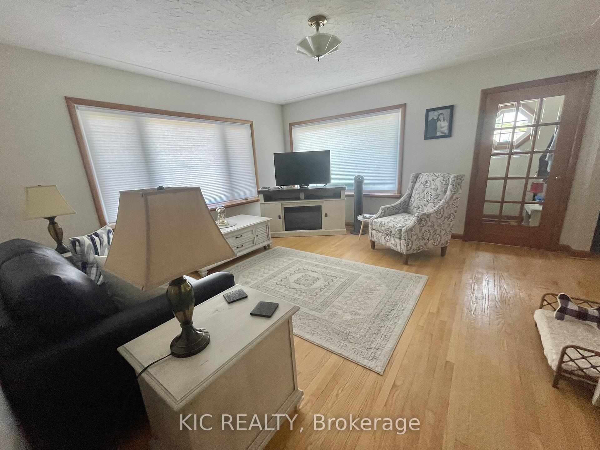 Property Photo: 84 Doxsee Avenue N ON K0L 1L0