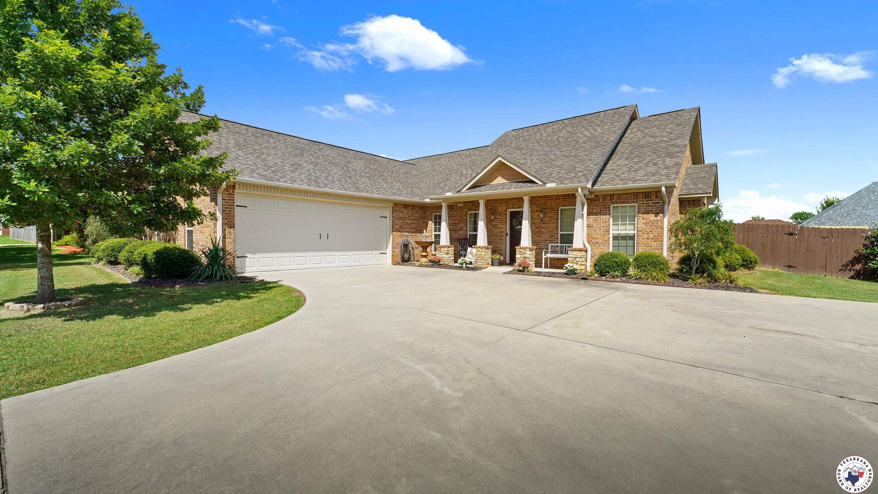 Property Photo: 908 Arnold Ln TX 75503