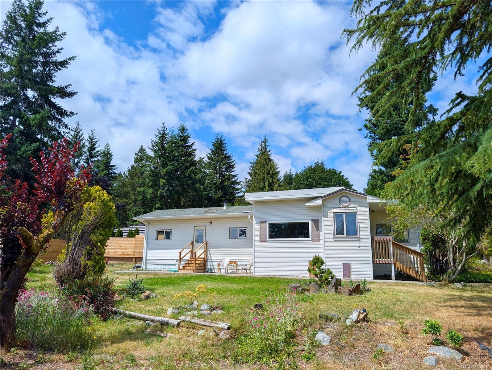 Property Photo: 2427 Armstrong Cres BC V9P 9J9