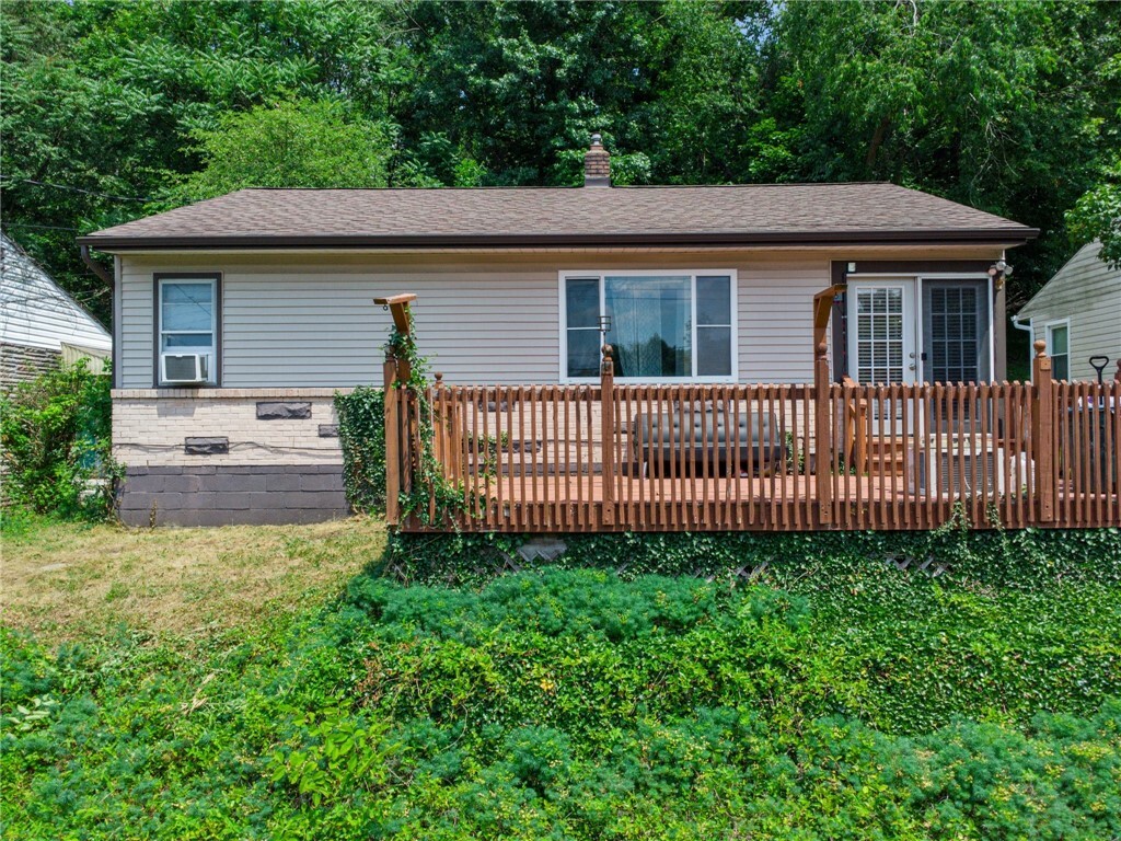 Property Photo: 339 Foster Rd PA 15137