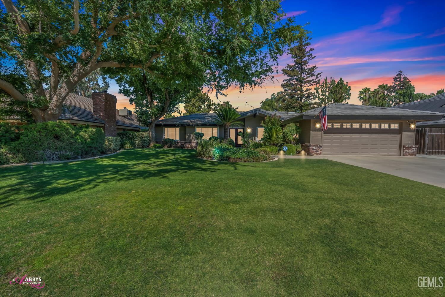 Property Photo: 7304 Palm Tree Circle CA 93308