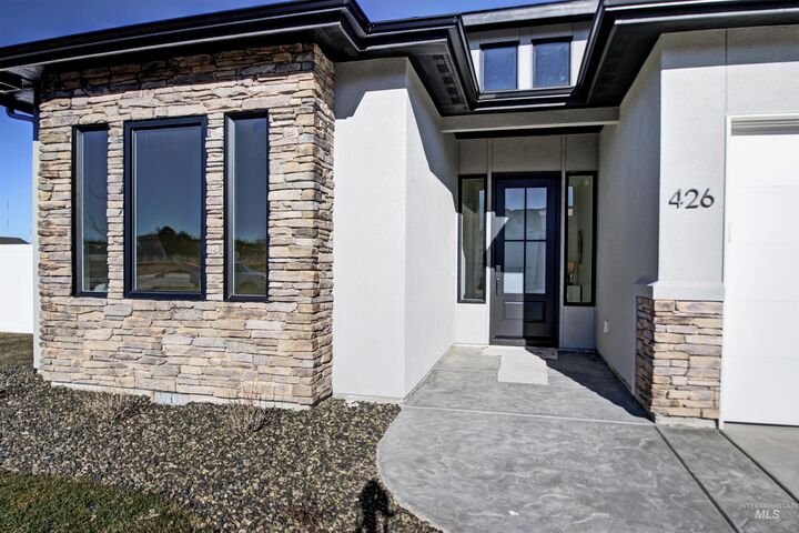 Property Photo: 426 E Jarvis St ID 83642