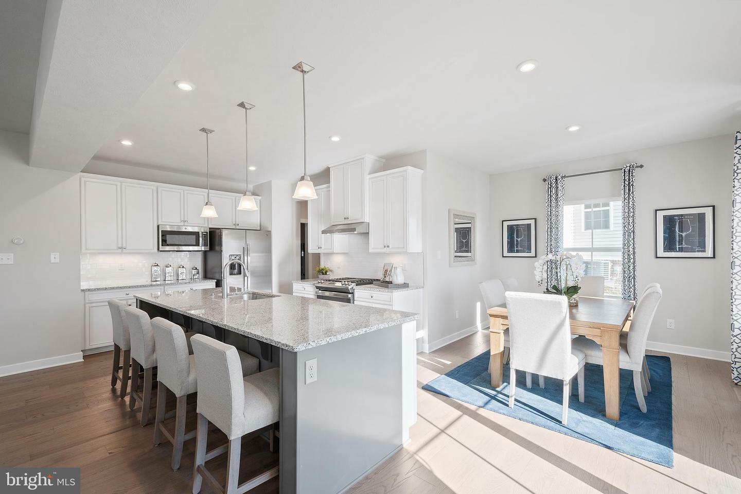 Property Photo:  