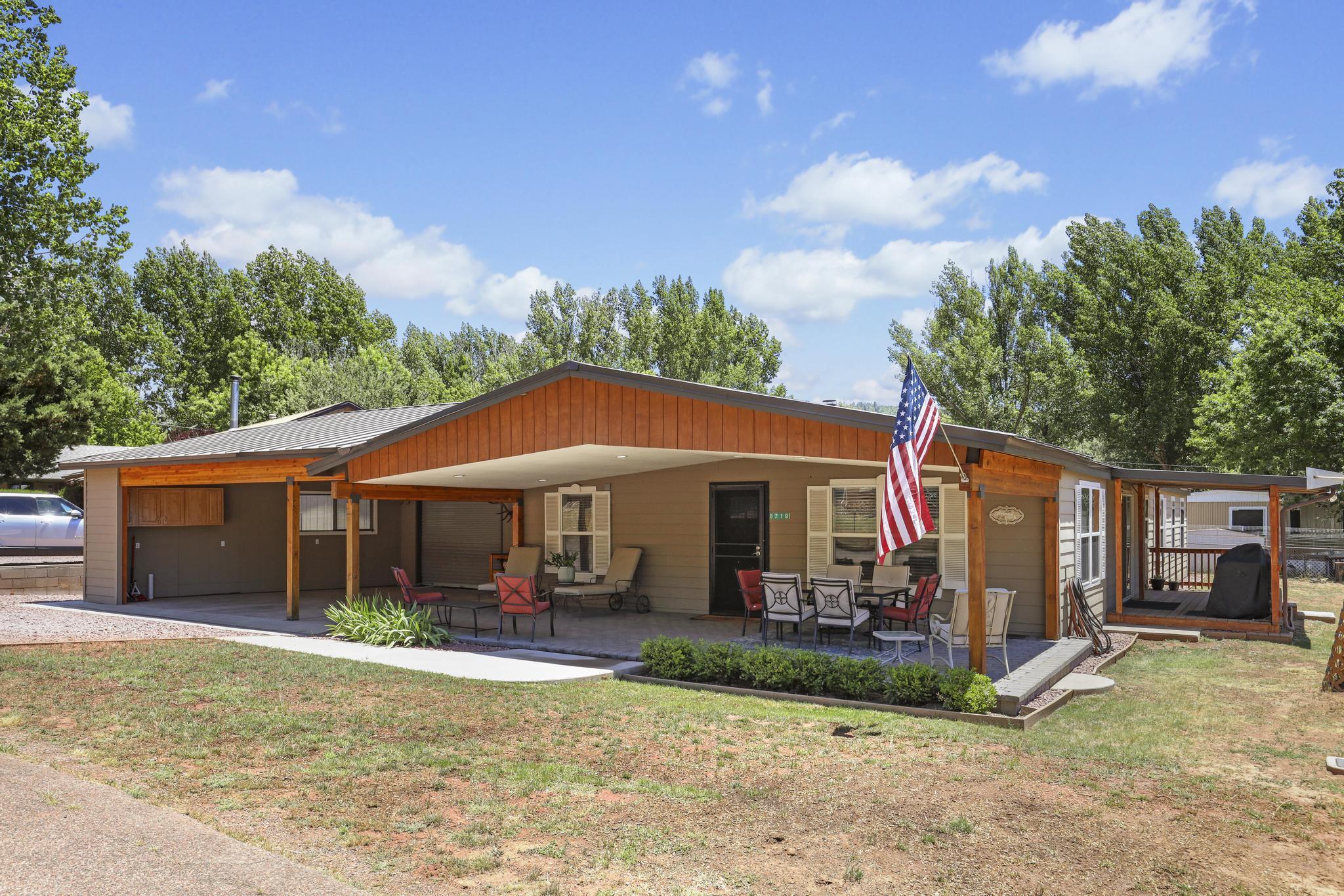 Property Photo: 8719 W Antelope Drive AZ 85544