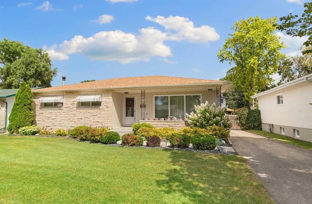 Property Photo: 67 Laurel Bay MB R2V 2V8