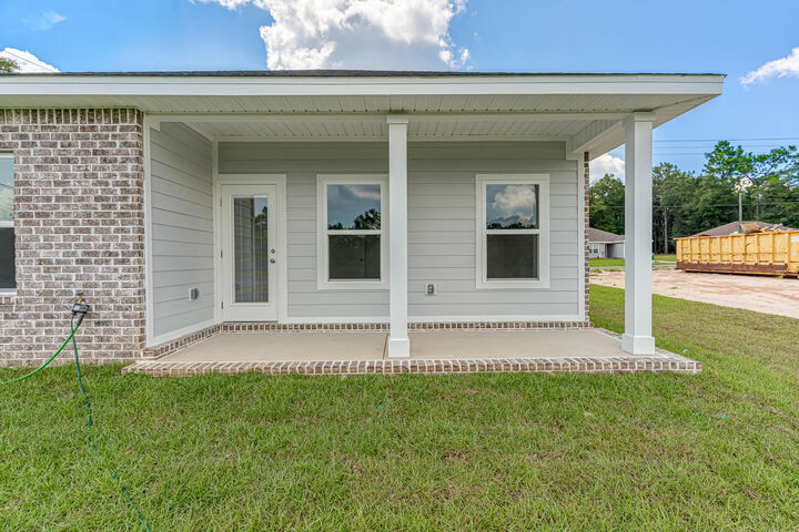 Property Photo: 6109 Tansey Street FL 32539