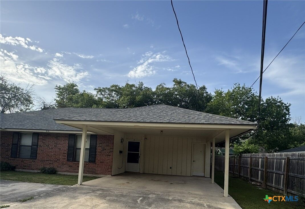 Property Photo:  416 Humphreys Street 2  TX 78155 