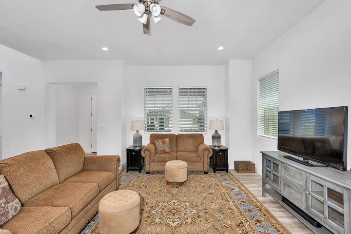 Property Photo: 253 Peters Lane S CA 93636