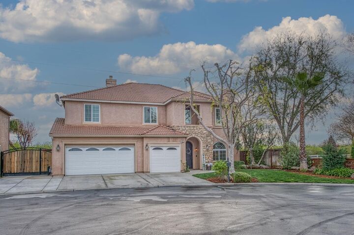 Property Photo: 4626 N Arrow Ridge Way CA 93619