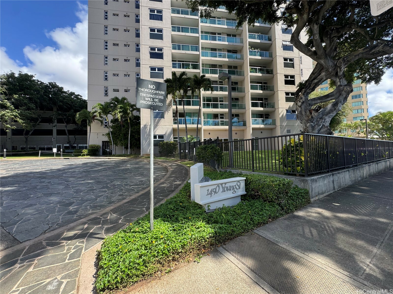 1450 Young Street 2103  Honolulu HI 96814 photo