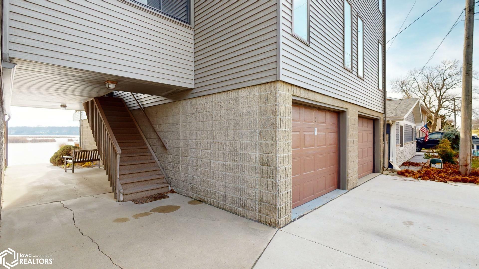 Property Photo: 414 E Lake St 3 IA 50482