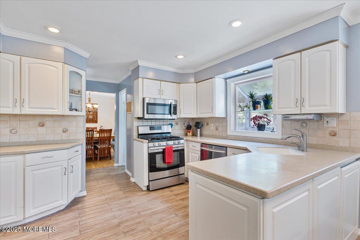 Property Photo:  8 Garfield Court  NJ 08902 