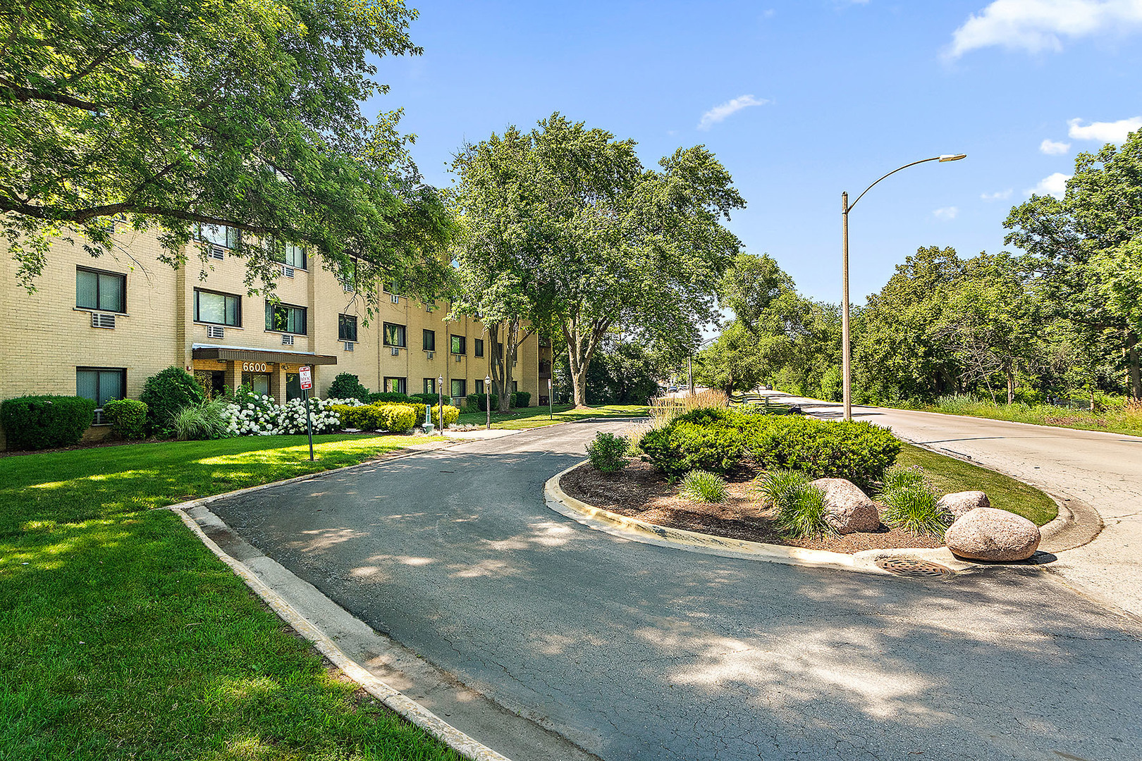 Property Photo:  6600 S Brainard Avenue 407  IL 60525 
