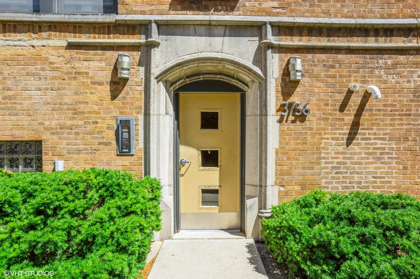 Property Photo:  3756 N Bernard Street 2D  IL 60618 