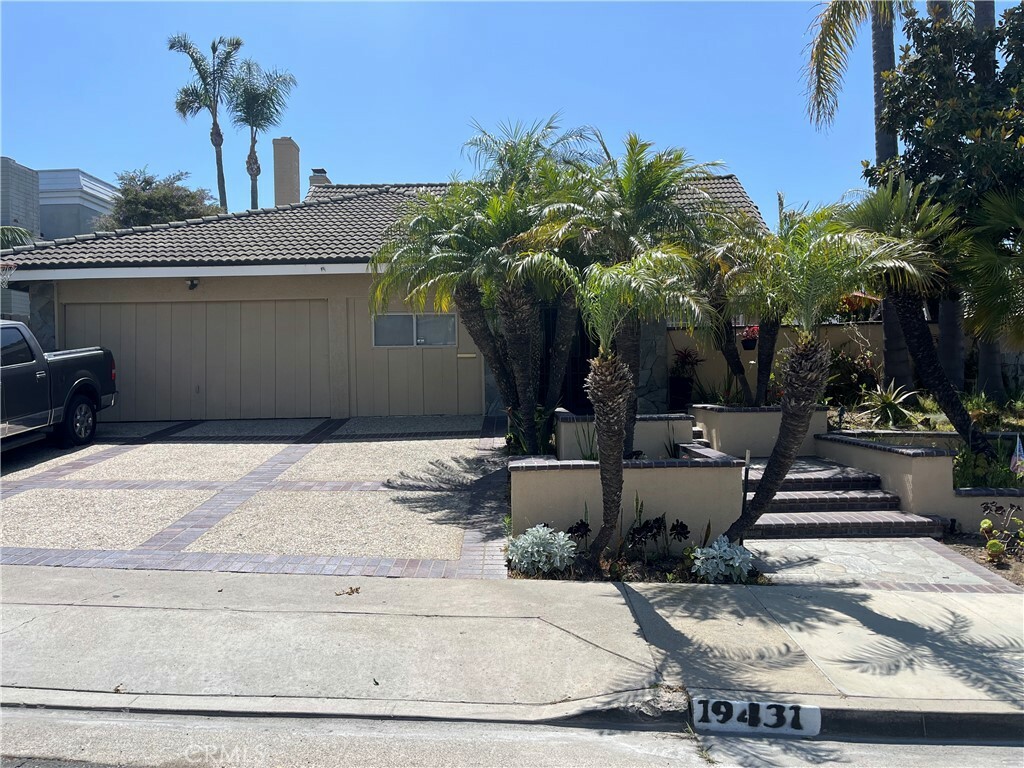 19431 Worchester Lane  Huntington Beach CA 92646 photo