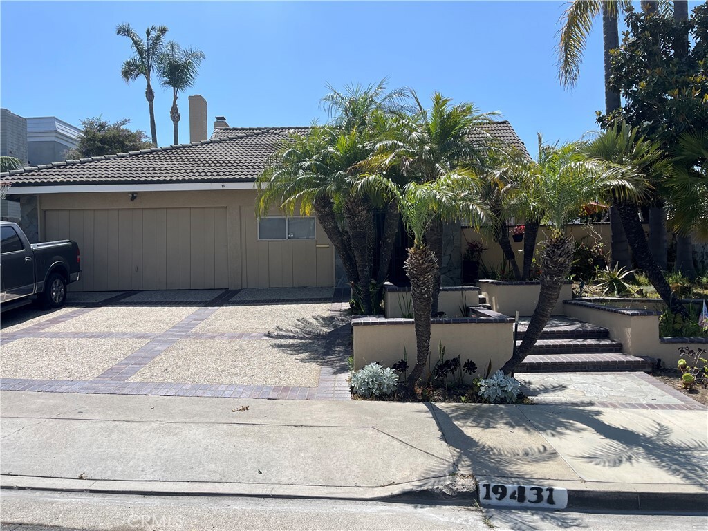 Property Photo: 19431 Worchester Lane CA 92646