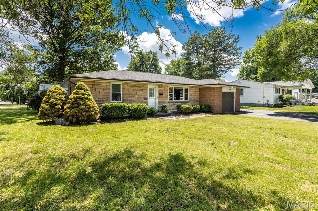 Property Photo: 206 W Bethalto Boulevard W IL 62010