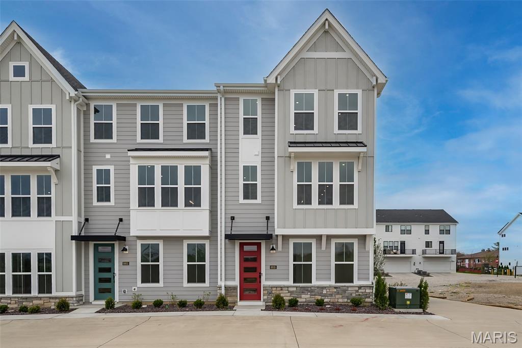 Property Photo: 8935 E Gateway Heights 94-808 MO 63144
