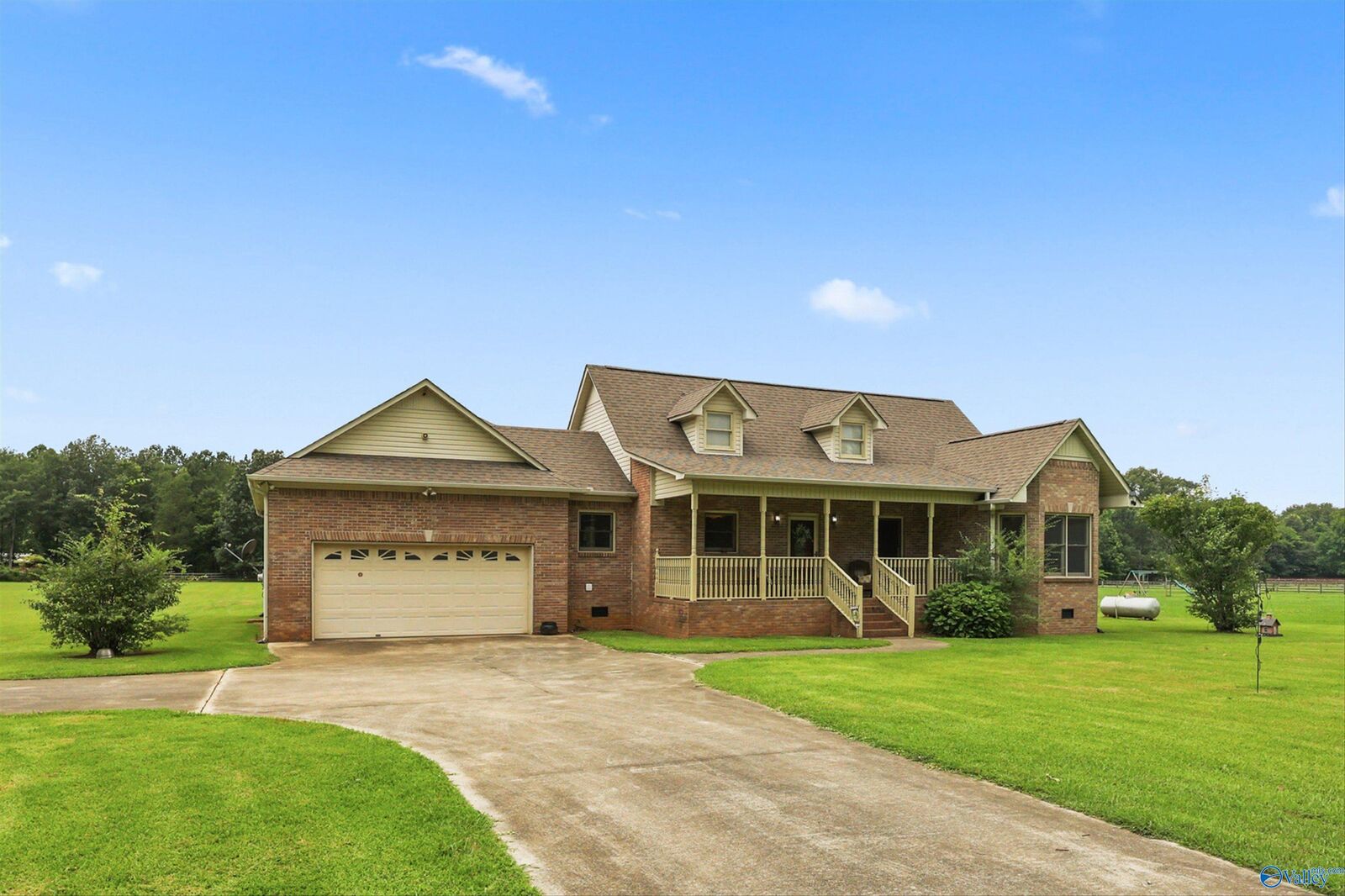 Property Photo:  718 Old Gurley Pike  AL 35763 