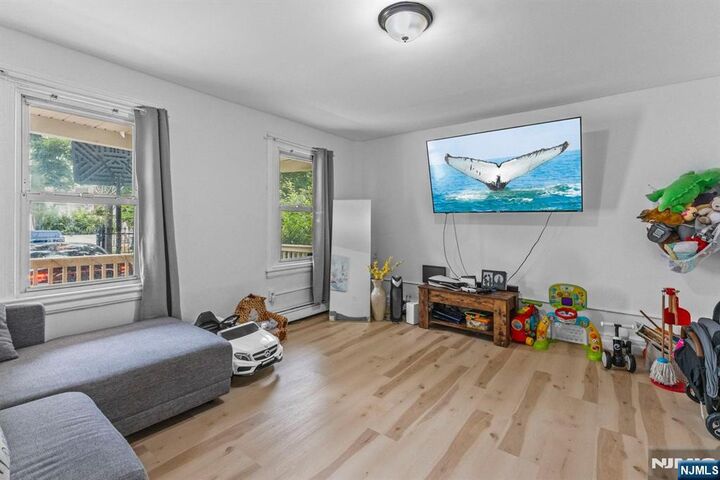 Property Photo:  160 Fairmount Avenue  NJ 07103 