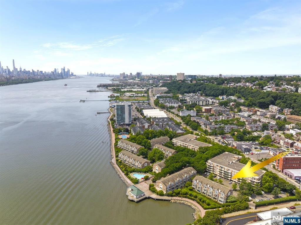 200 Grand Cove Way 2M  Edgewater NJ 07020 photo