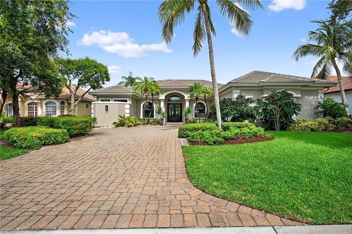Property Photo: 7637 Mulberry Ln FL 34114