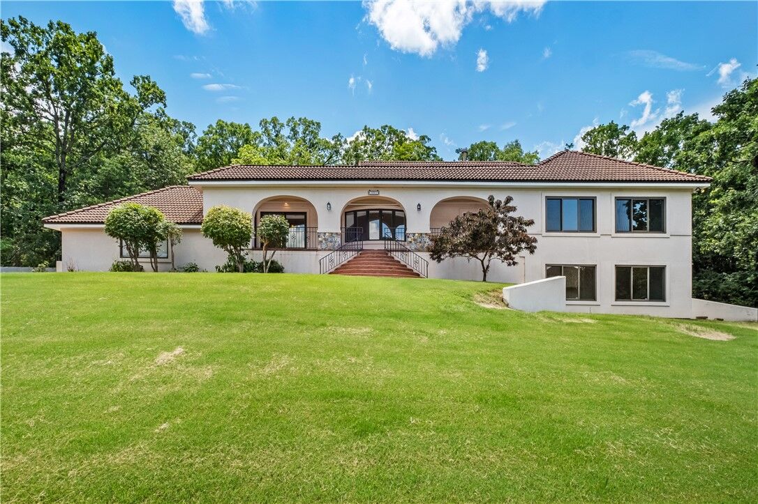 Property Photo:  1001 E Oaks Manor Drive  AR 72703 