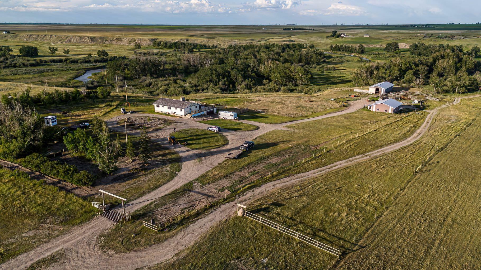 Property Photo:  131041 Range Road 281  AB T0L 0T0 