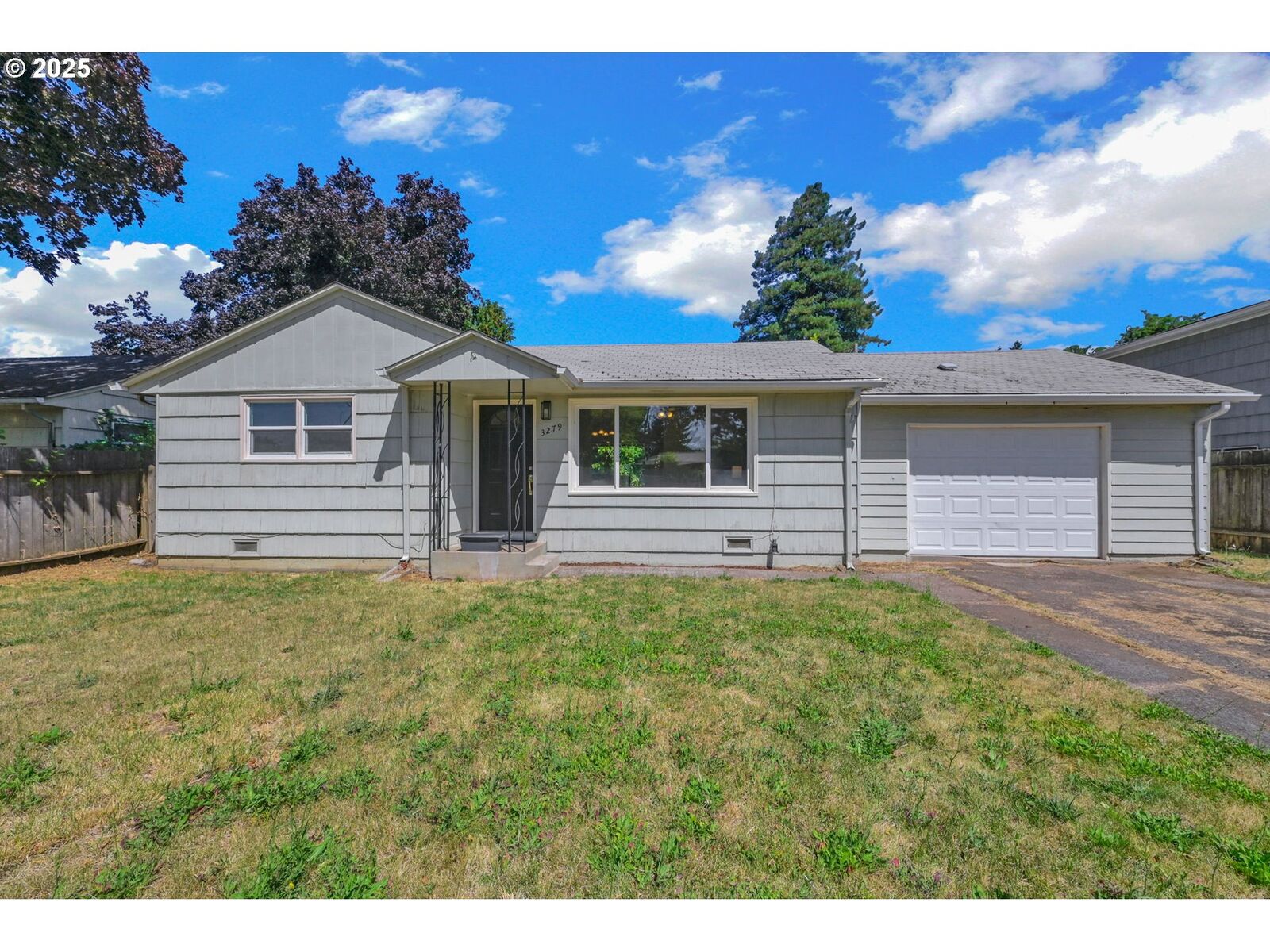 Property Photo: 3279 Oriole St OR 97477