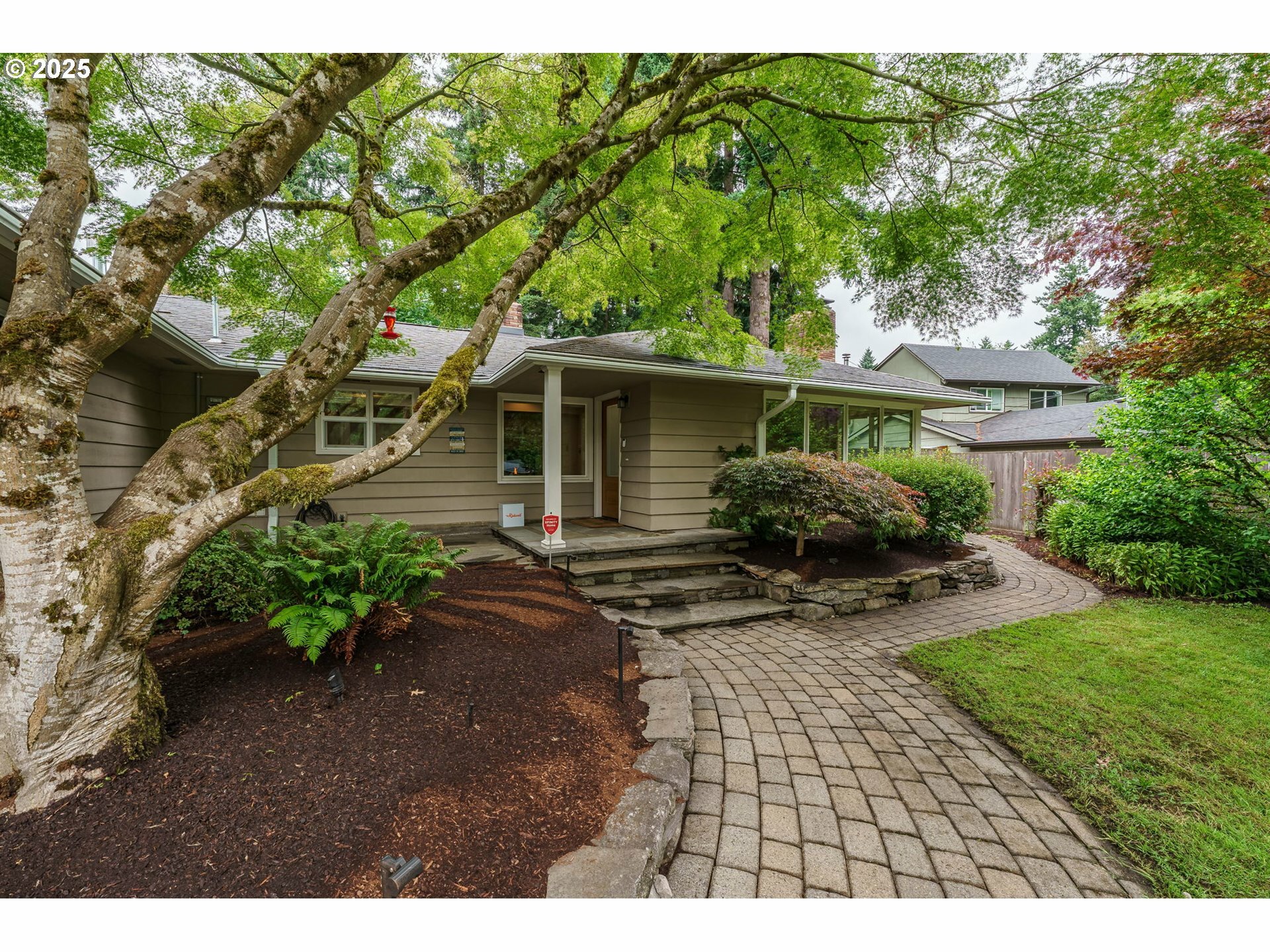 Property Photo:  4030 Calaroga Cir  OR 97068 