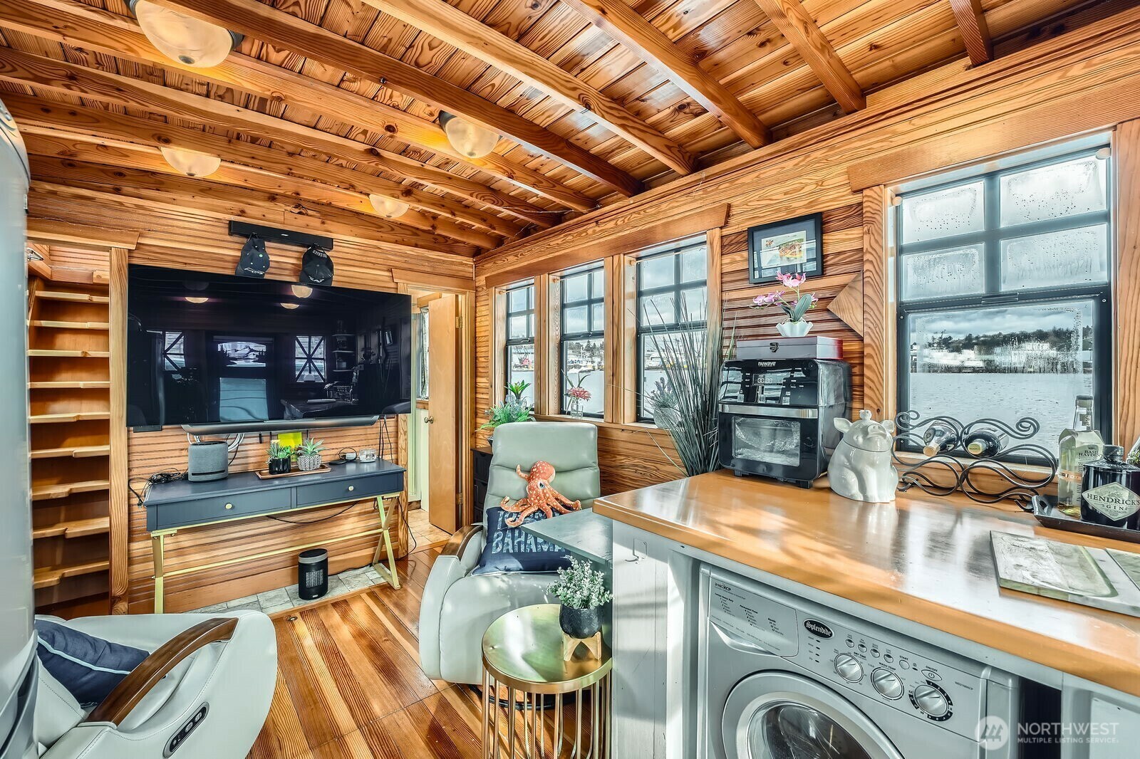 Property Photo:  1080 W Ewing Street E-2  WA 98119 