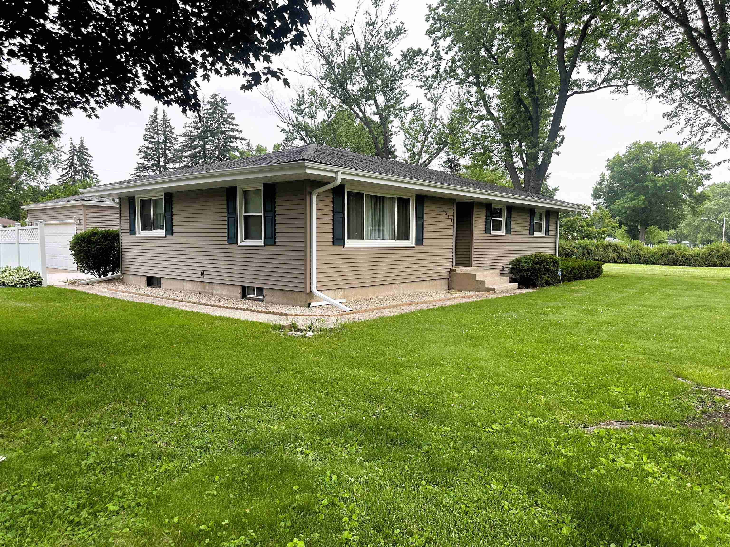 Property Photo: 1517 Juniper Lane IL 61115