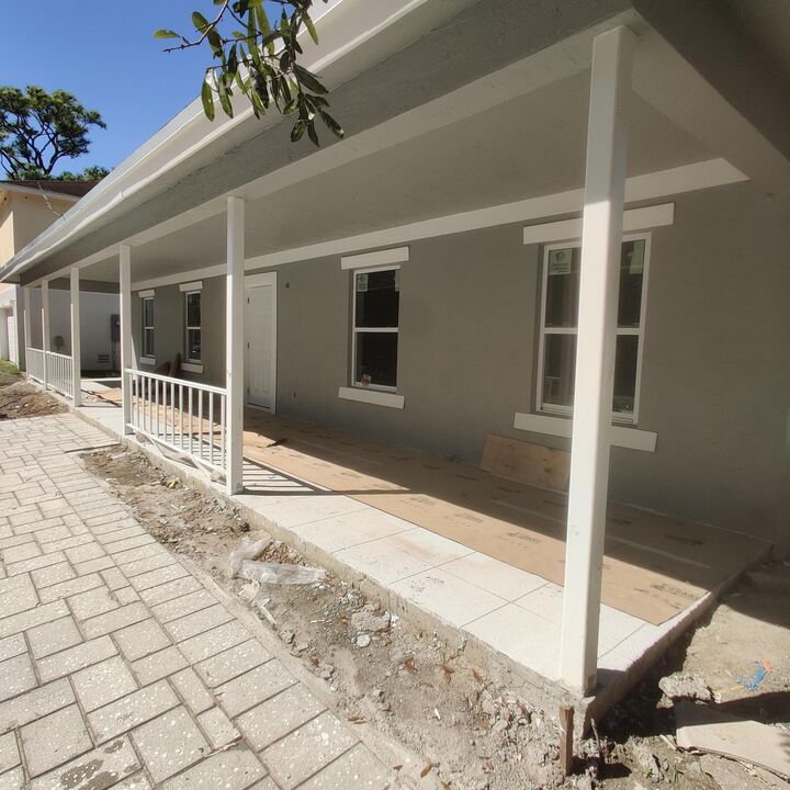 Property Photo: 2205 S 33rd S Street FL 34947