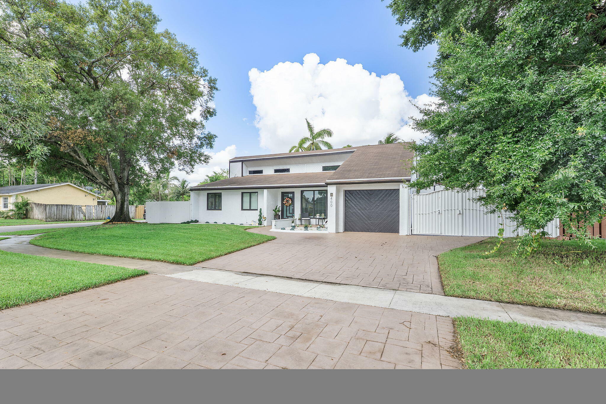 Property Photo: 400 NW 98th Avenue FL 33024