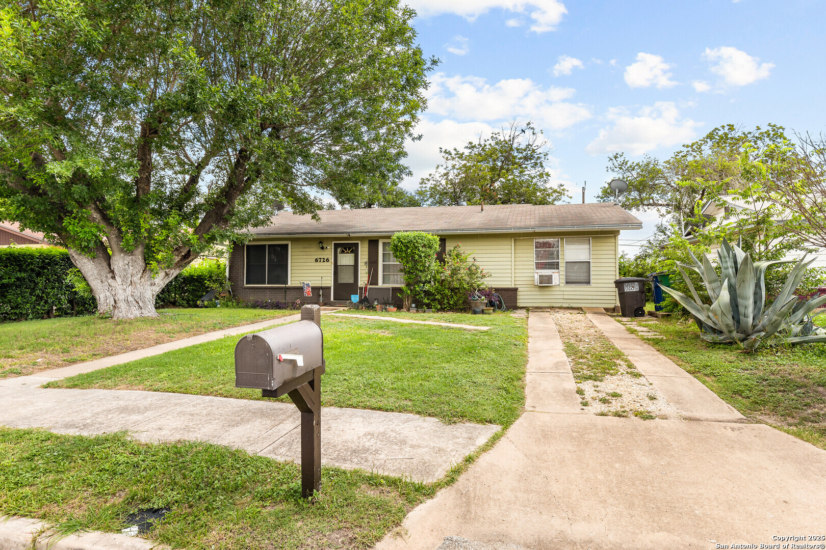 Property Photo: 6726 Monterey TX 78227