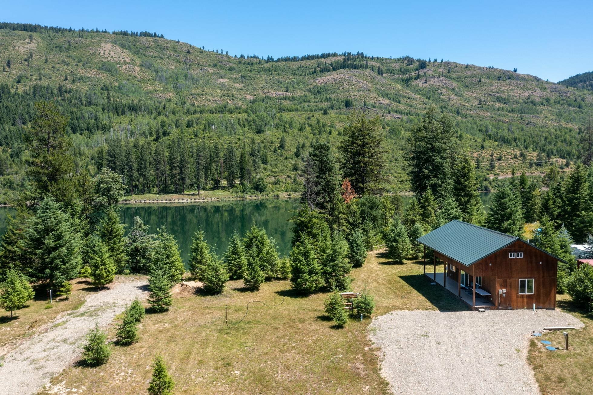 Property Photo: 845 E Joyner Dr WA 99119