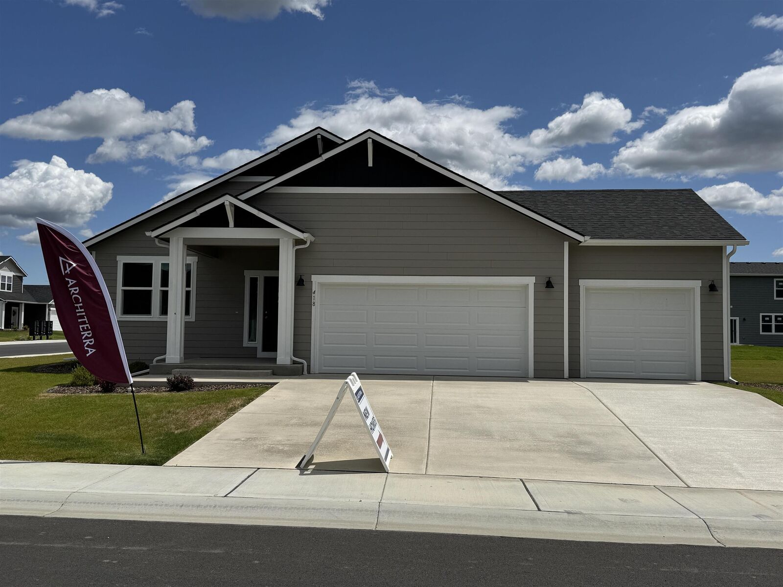 Property Photo:  418 N Arcadia Ave  WA 99006 
