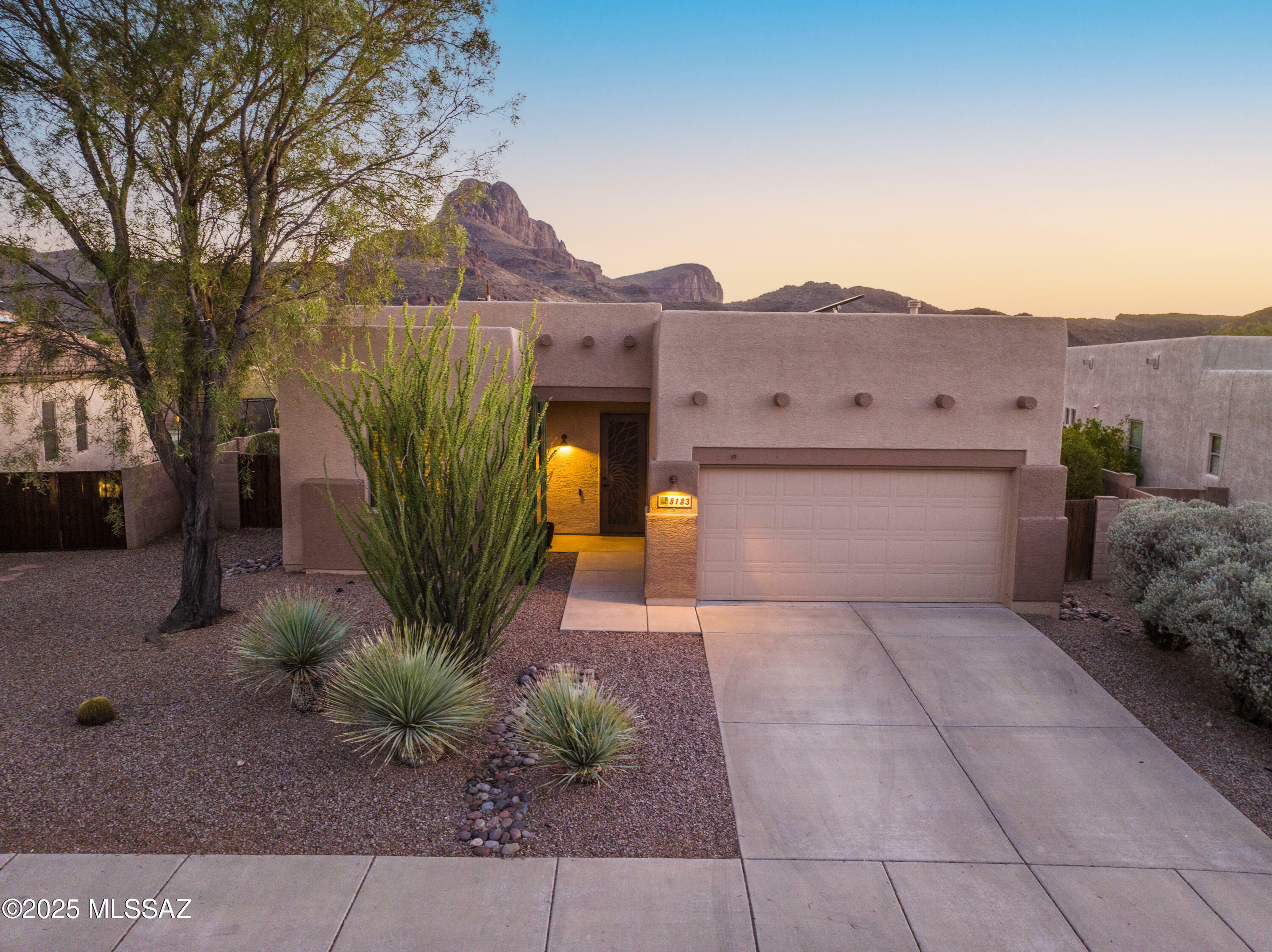Property Photo: 8183 N Sombrero Point Drive AZ 85743