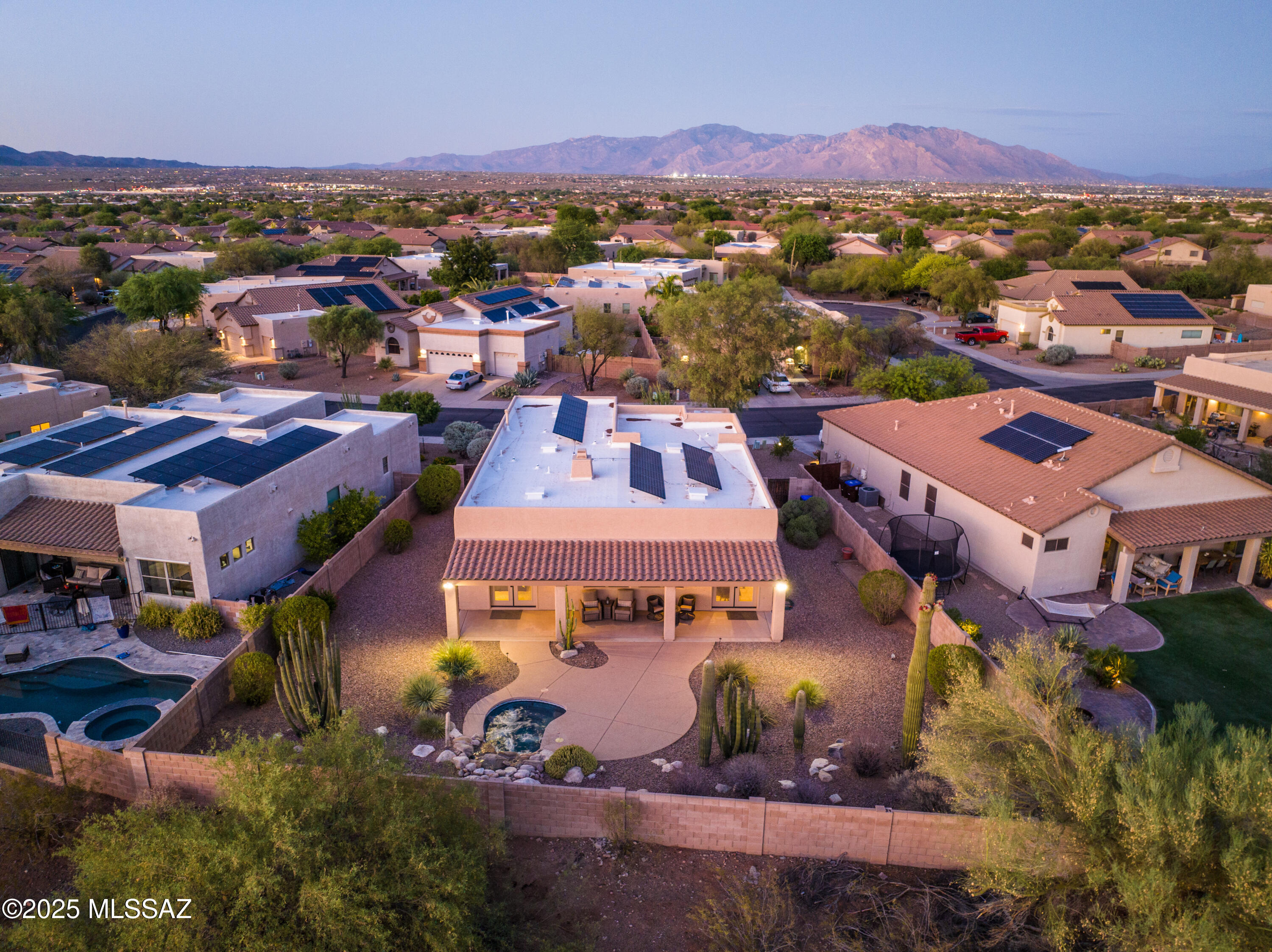 Property Photo: 8183 N Sombrero Point Drive AZ 85743