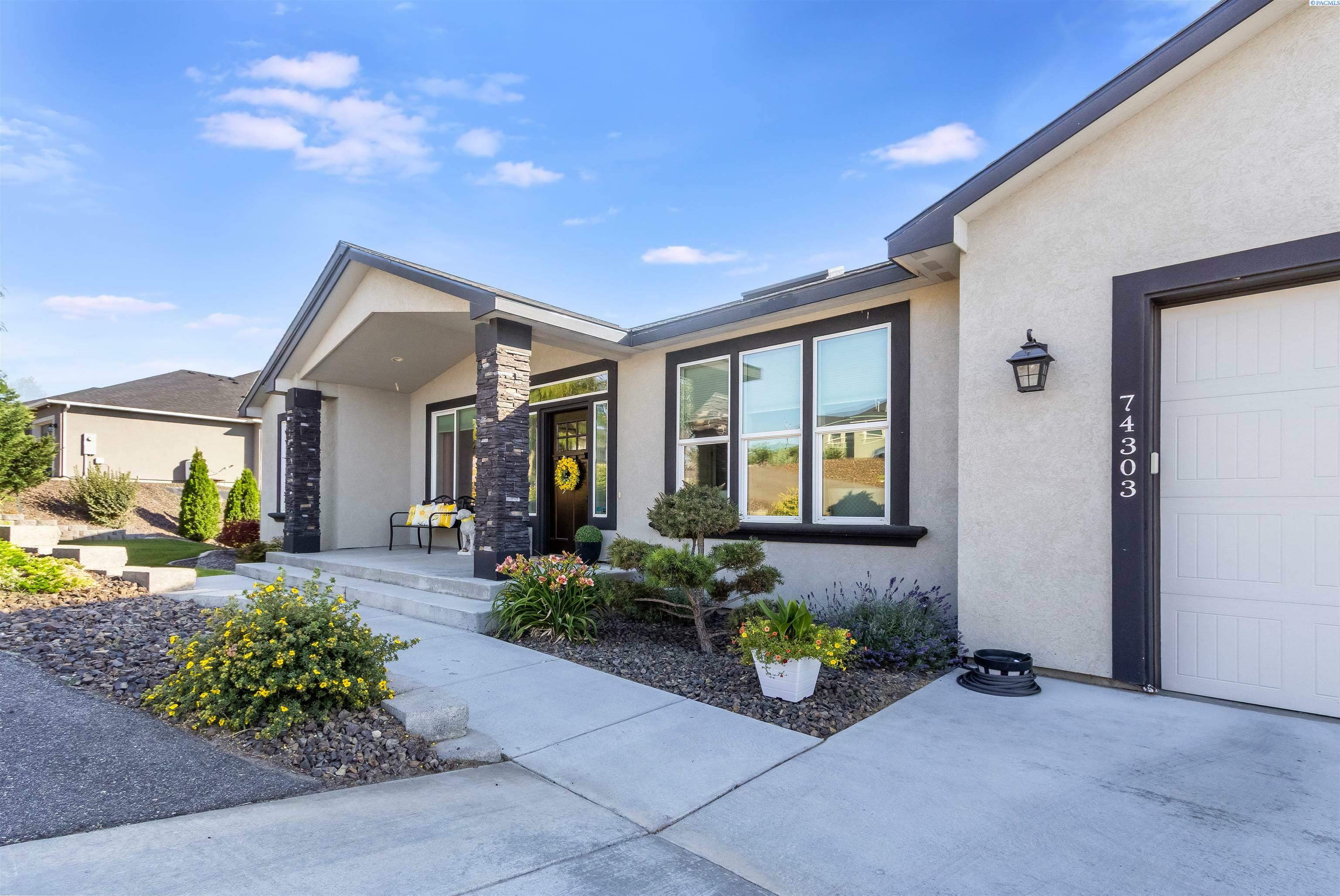 Property Photo:  74303 E Grand Bluff Lp  WA 99338 